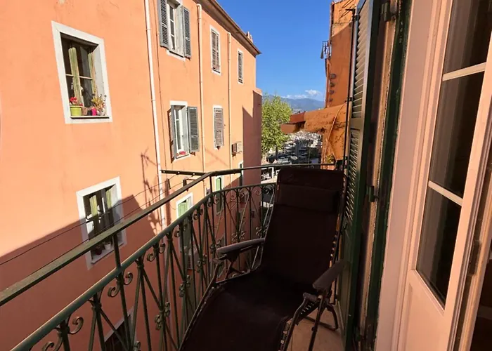 T2 Vieux Port D'ajaccio * アジャクシオ