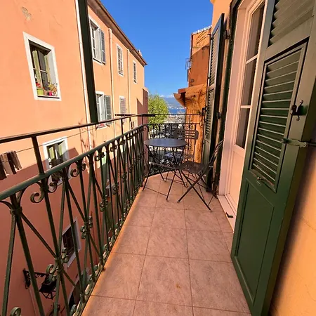 T2 Vieux Port D'ajaccio