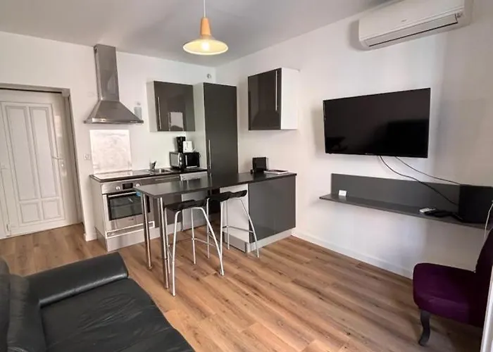 T2 Vieux Port D'ajaccio * Ajaccio (Corsica)