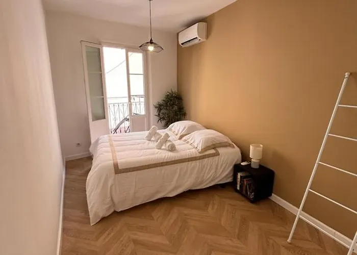 T2 Vieux Port D'ajaccio אז'אקסיו